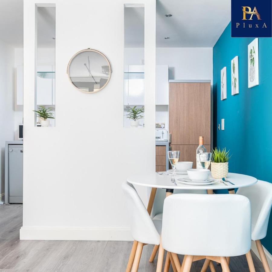 Pluxa Vivid Veranda Beautiful City Centre Apartment With Free Parking Birmingham Extérieur photo