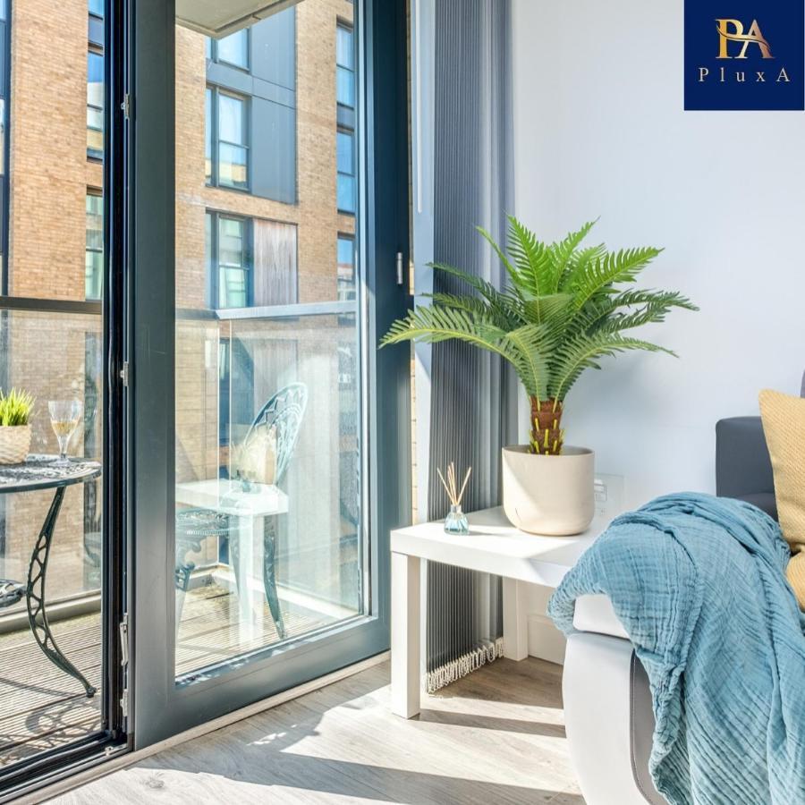 Pluxa Vivid Veranda Beautiful City Centre Apartment With Free Parking Birmingham Extérieur photo