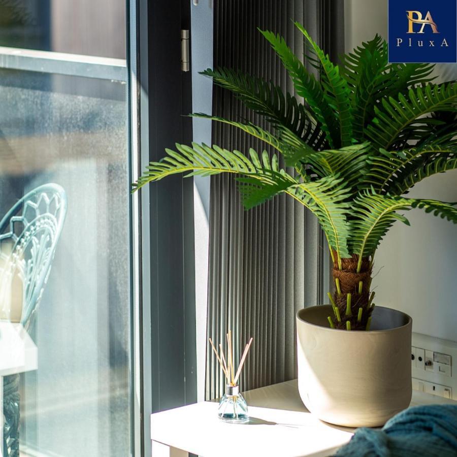 Pluxa Vivid Veranda Beautiful City Centre Apartment With Free Parking Birmingham Extérieur photo